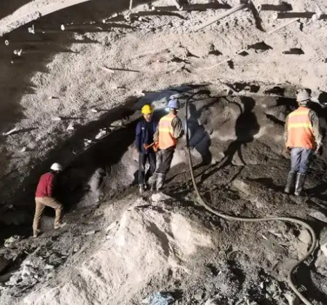 魏都拱顶带模注浆料的施工流程及注意事项